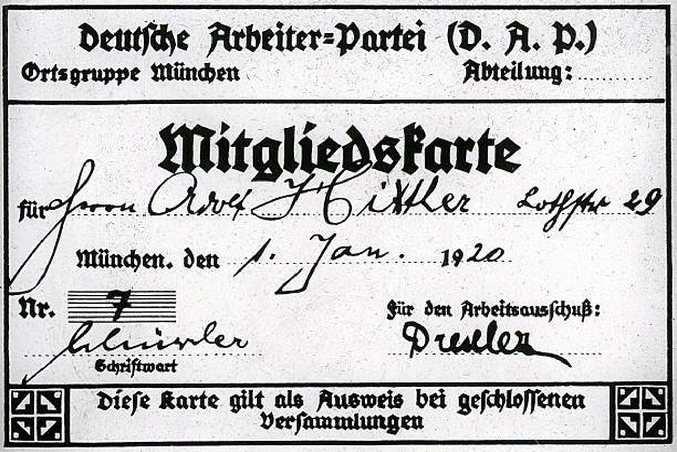 El primer carnet de Adolf Hitler del Partido Obrero Alemán.