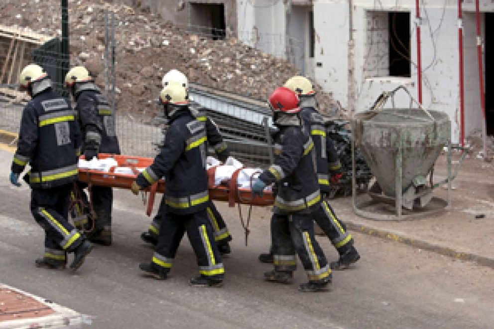 Foto: Detenidas tres personas responsables del derrumbe del hotel en Mallorca