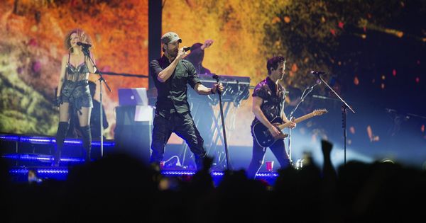 Foto:  El cantante Enrique Iglesias, en un momento del concierto que ha ofrecio en Santander. (EFE)
