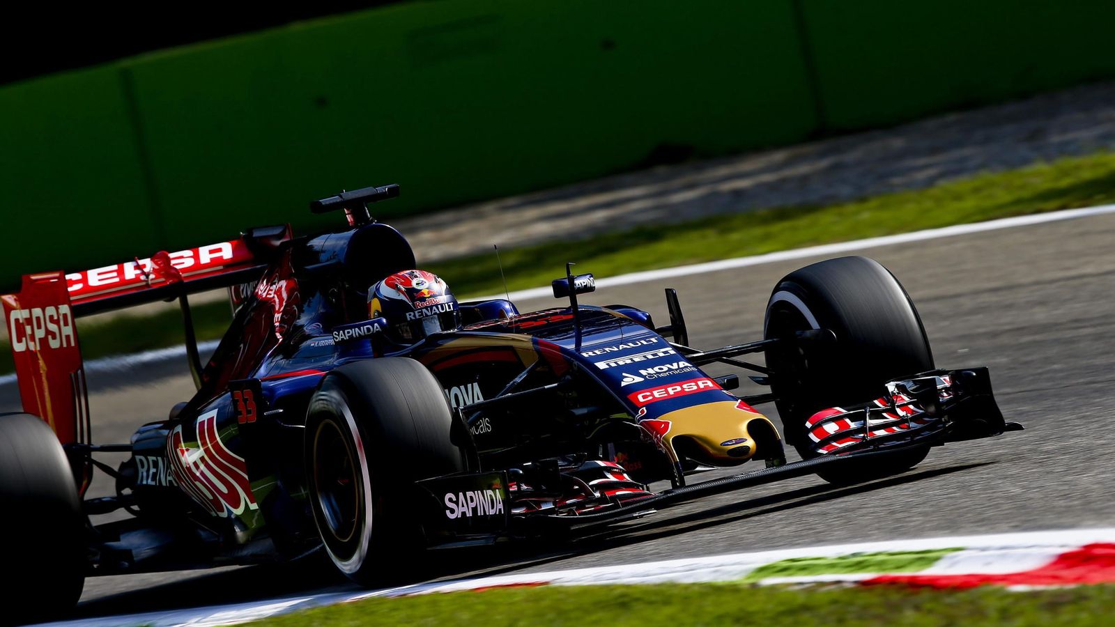 Foto: Los dos pilotos de Toro Rosso tendrán sanciones, al igual que los dos de Red Bull (Efe)