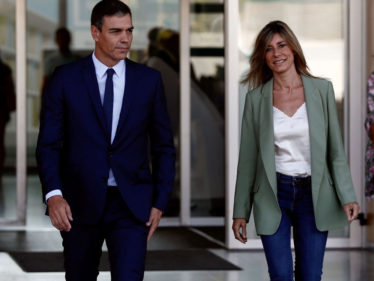 Foto: El presidente del Gobierno, Pedro Sánchez, y su esposa, Begoña Gómez. (EFE/Mariscal)