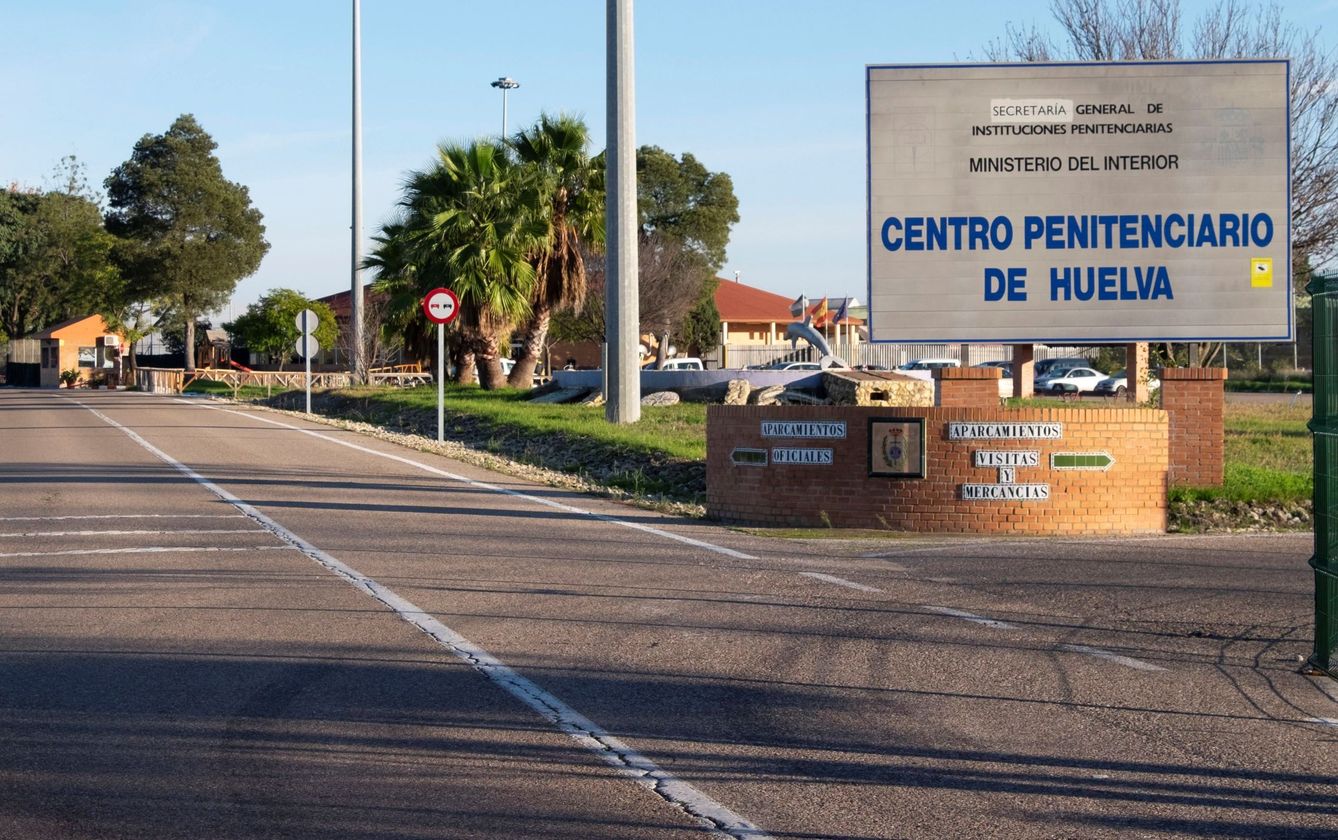 Acceso de entrada a la cárcel de Huelva. (EFE/Julián Pérez)
