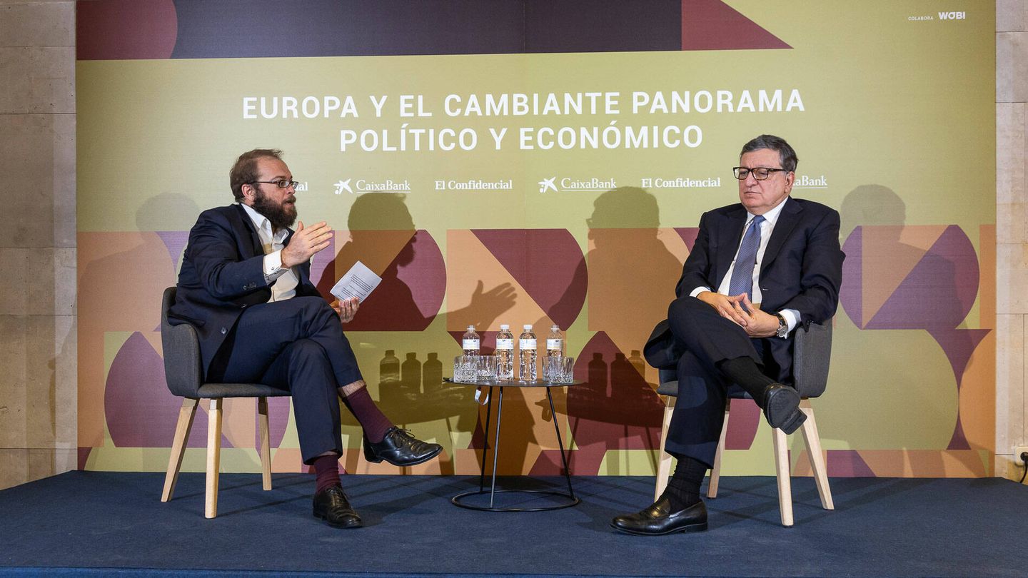 Miquel Roig, subdirector de El Confidencial, y Durão Barroso.
