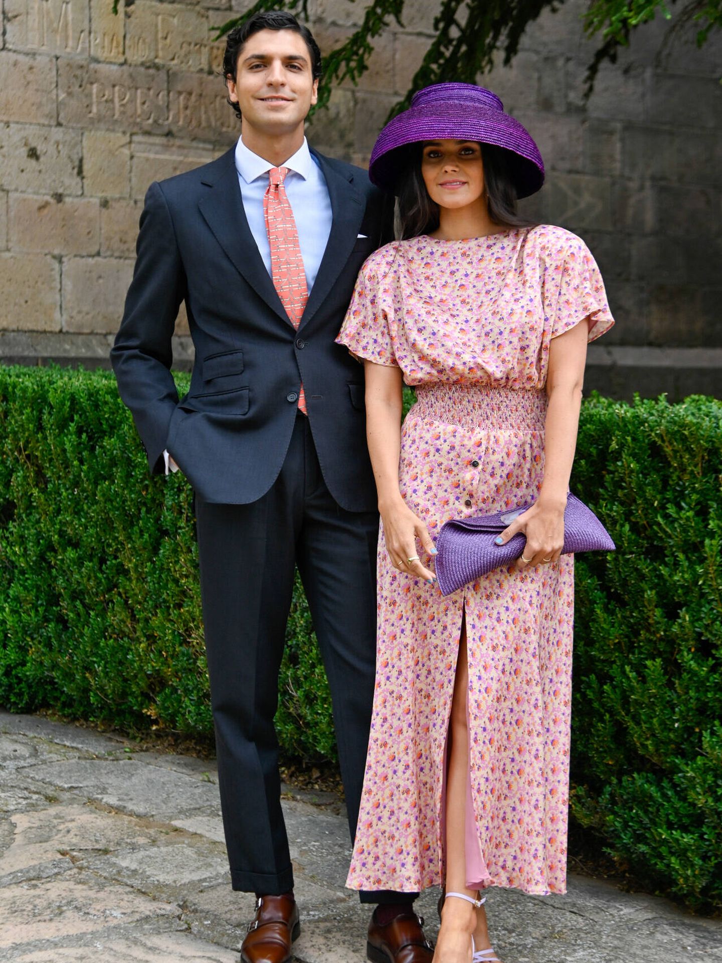 María García de Jaime y su pareja, Tomás Páramo, en la boda de Lucía Pombo. (Gtres)