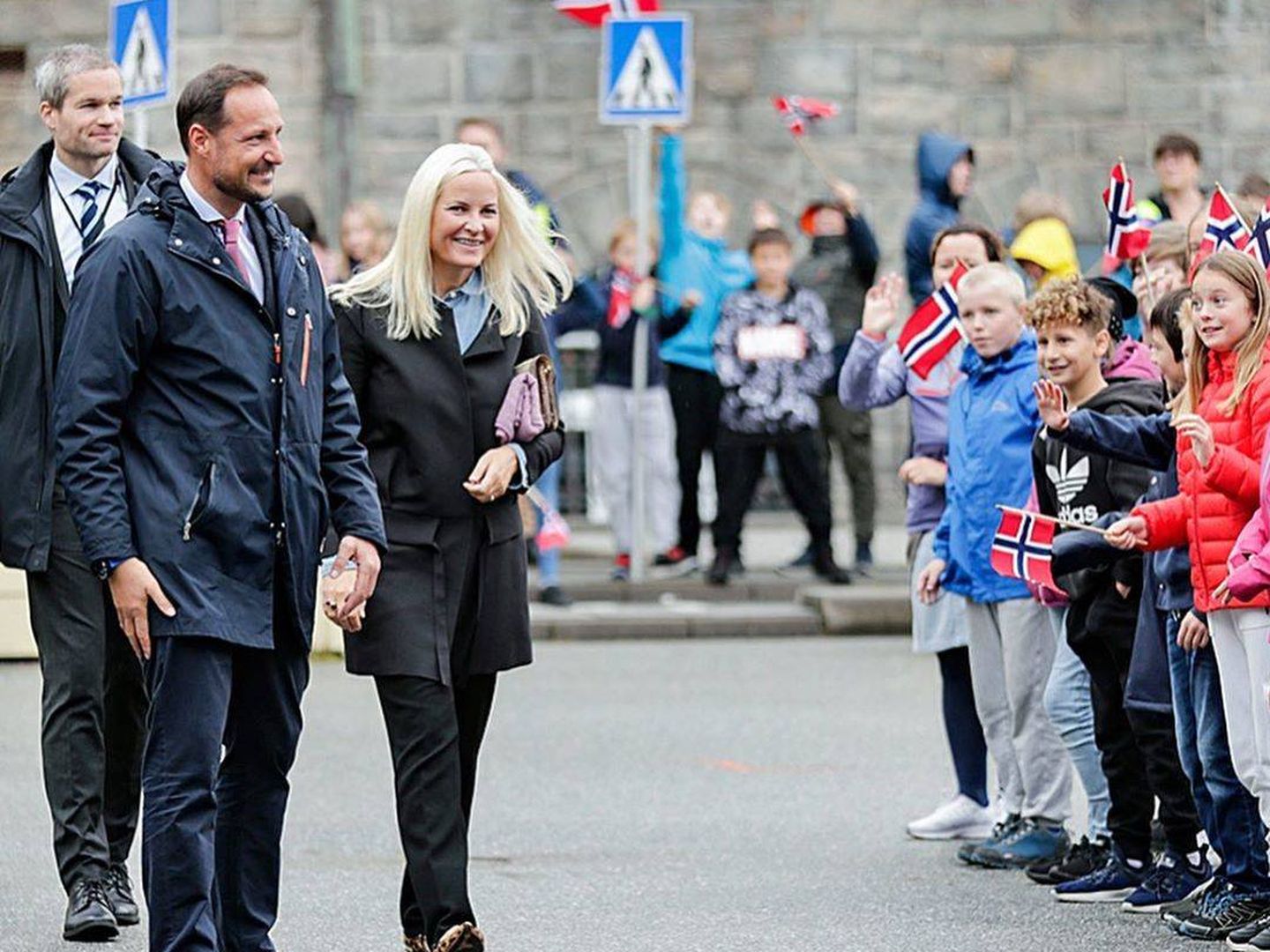 Haakon y Mette-Marit, en su visita. (Instagram @detnorskekongehus)