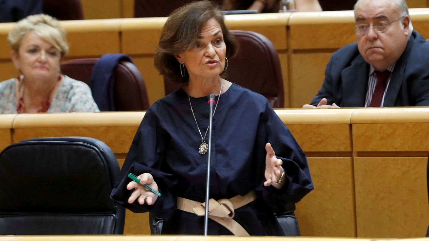 La vicepresidenta del Gobierno, Carmen Calvo, en el Senado. (EFE)
