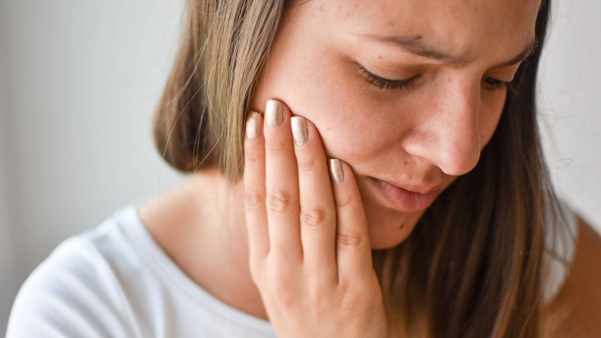Dolor de mandíbula, ya sea un leve malestar o insoportable: a qué se debe y qué hacer