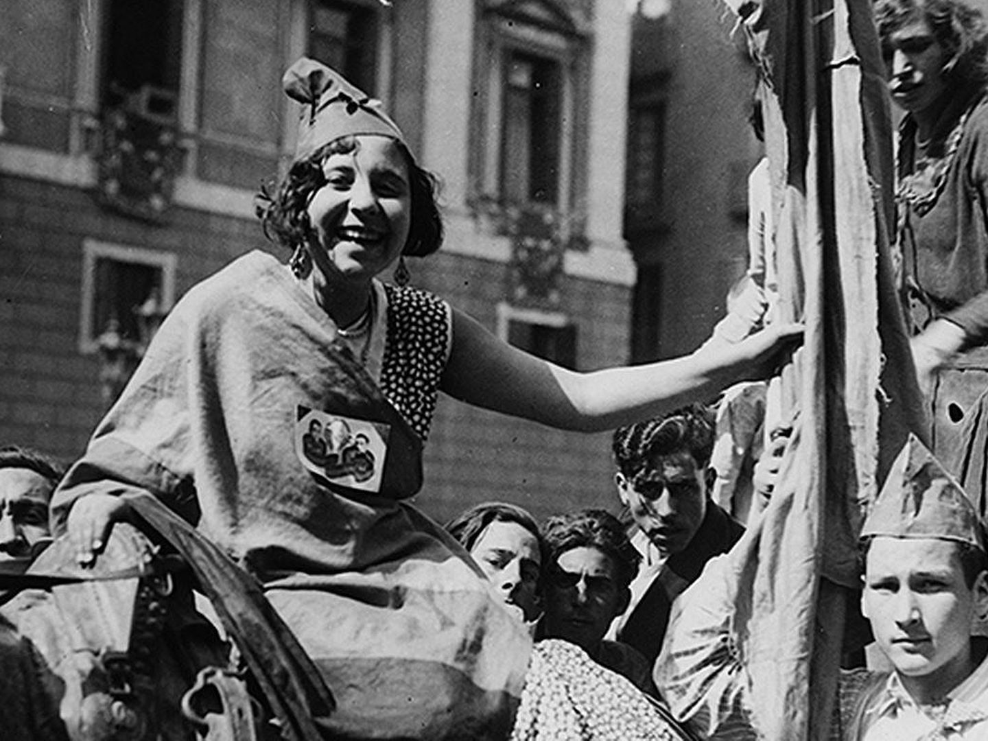 Celebración de la II República en la Barceloneta, el 14 de abril de 1931.