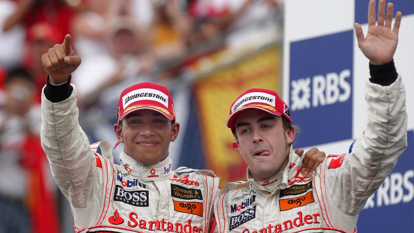 Alonso y Hamilton durante su etapa en McLaren. (EFE)