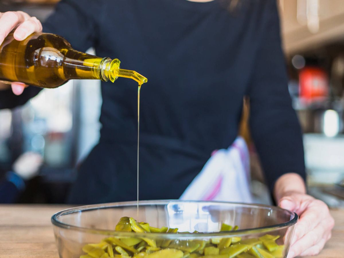 Foto: El aceite de oliva virgen extra (AOVE) cuenta con múltiples beneficios para la salud. (Freepik)