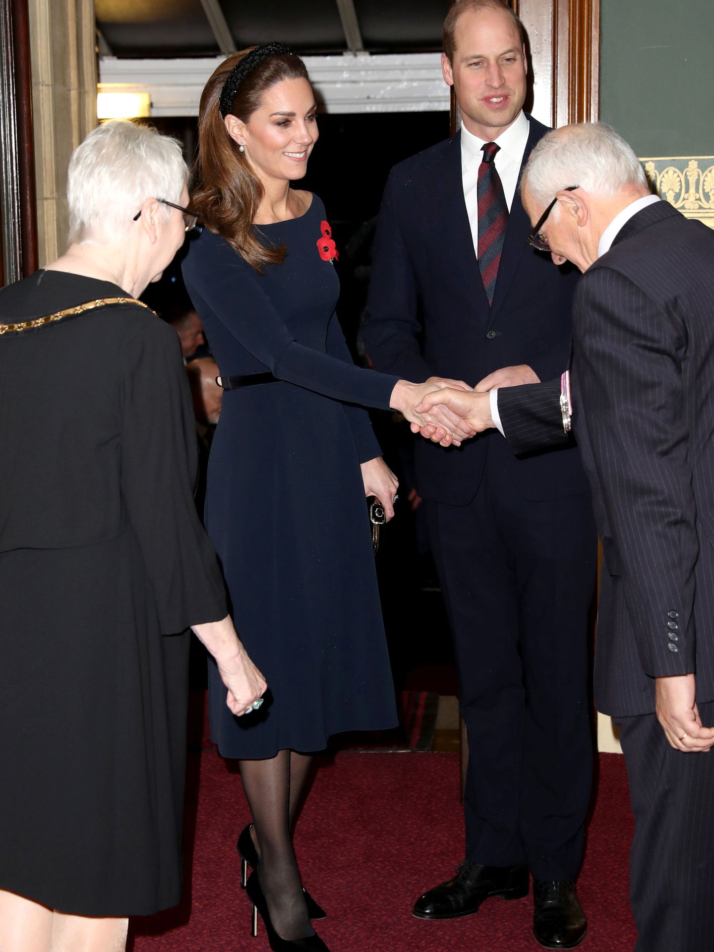 Kate Middleton y el príncipe Guillermo son recibidos en el Royal Albert Hall. (Reuters)
