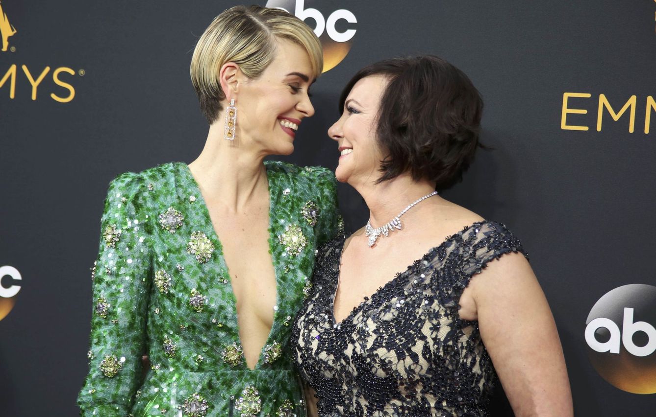 Sarah Paulson encarna a Marcia Clarck en from 'El pueblo contra O. J. Simpson'. Las dos mujeres se encontraron ayer en la gala de los Emmy.