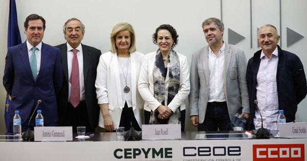 Foto: CCOO, UGT, CEOE y Cepyme firman del IV Acuerdo para el Empleo y la Negociación Colectiva 2018-2020