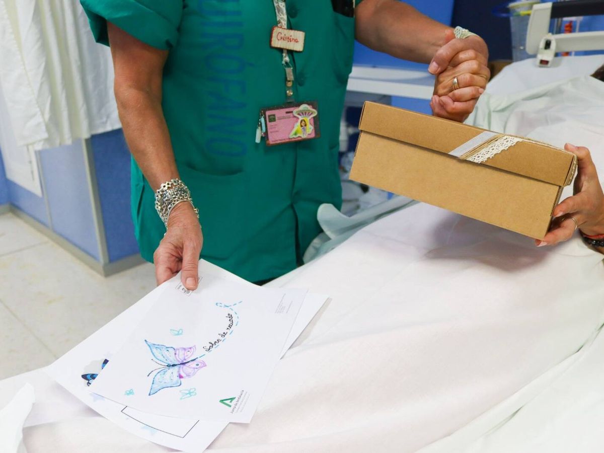 Foto: El acompañamiento de los profesionales es clave en el duelo perinatal. (Hospital Materno Infantil de Málaga)
