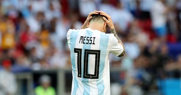 Foto: Leo Messi se lamenta tras caer eliminado ante Francia en el Mundial. (Reuters)