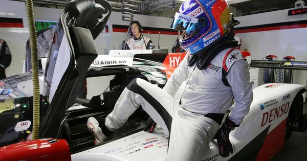 Foto: Fernando Alonso ya ha rodado con el Toyota, pero será este jueves cuando debute en competición con él. (TOYOTA Gazoo Racing)
