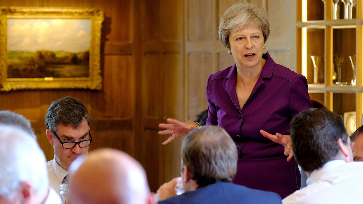 May logra por sorpresa un acuerdo en su gabinete sobre el Brexit