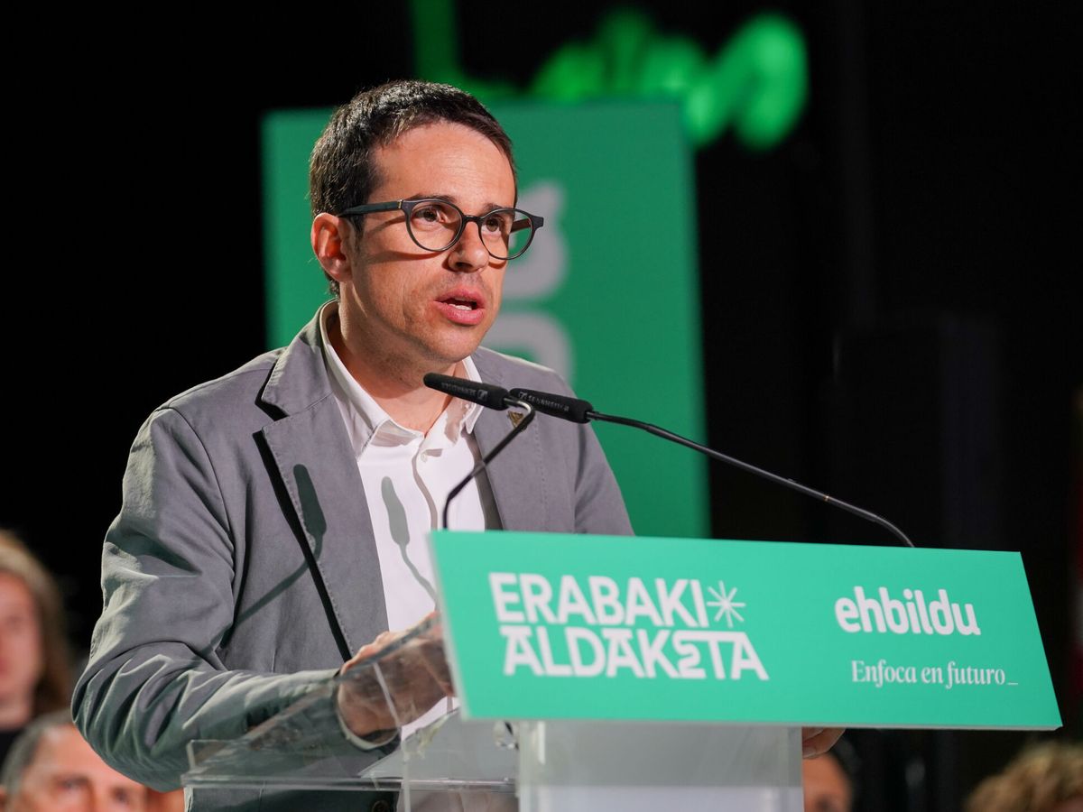 Foto: El candidato a lehendakari, Pello Otxandiano, durante el inicio de la campaña electoral de EH Bildu. (Europa Press/Iñaki Berasaluce)
