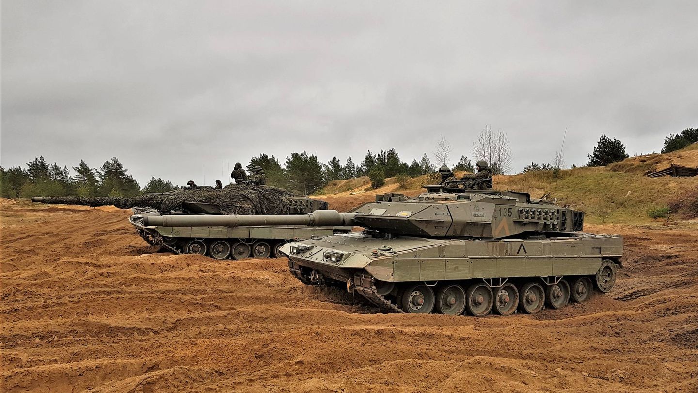 El tanque Leopardo 2E del contingente español en Letonia. (Foto: Juanjo Fernández)