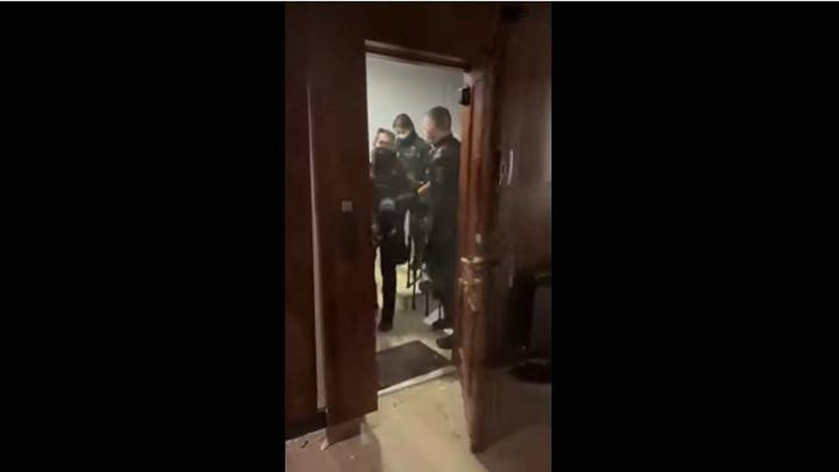 El inquilino de una 'patada en la puerta' durante la pandemia retira la acusación contra los policías