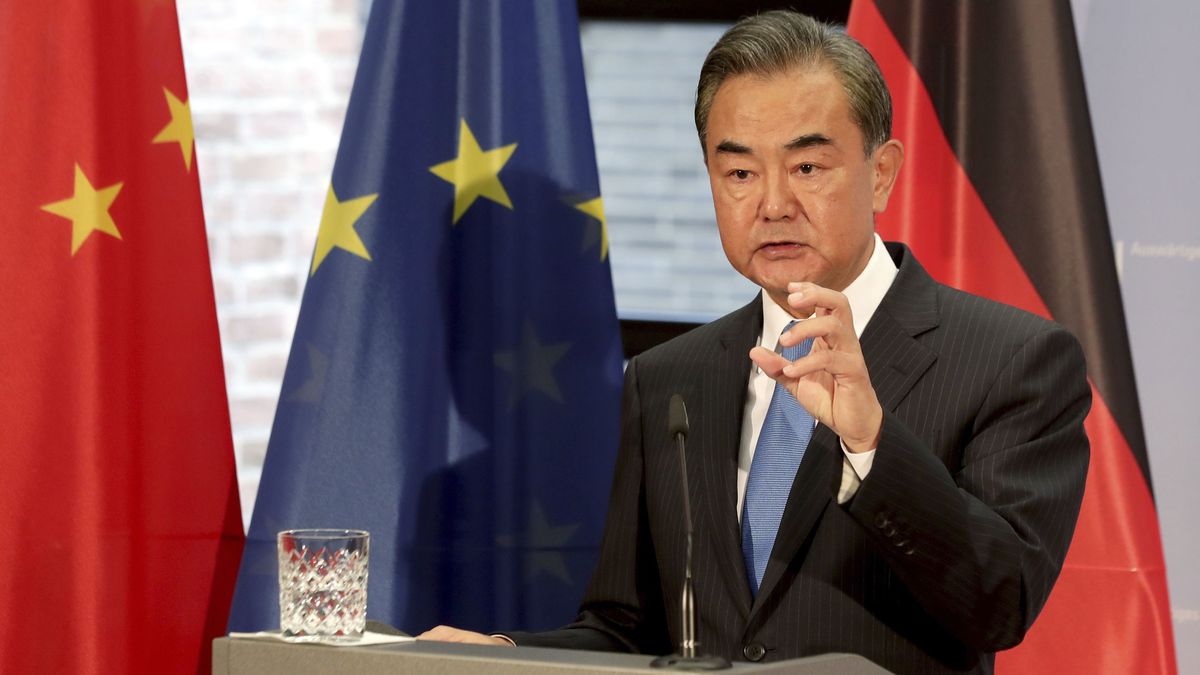 La accidentada gira del ministro chino por Europa
