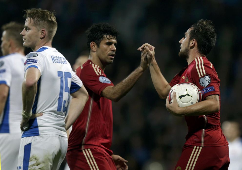 Foto: Alcácer celebra con Diego Costa el gol del empate (Reuters).