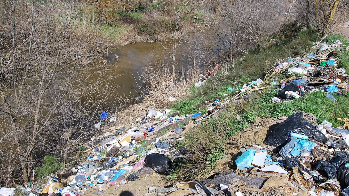 Residuos generados por el poblado ilegal de Las Sabinas, en Móstoles. 