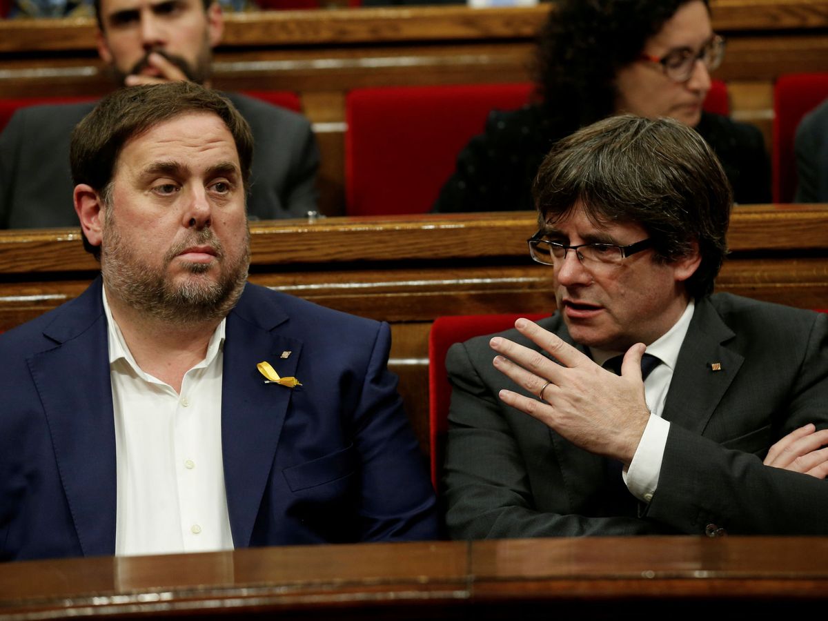 Foto: El expresidente catalán Carles Puigdemont y el exvicepresidente Oriol Junqueras en una imagen de archivo de 2017. (Reuters)
