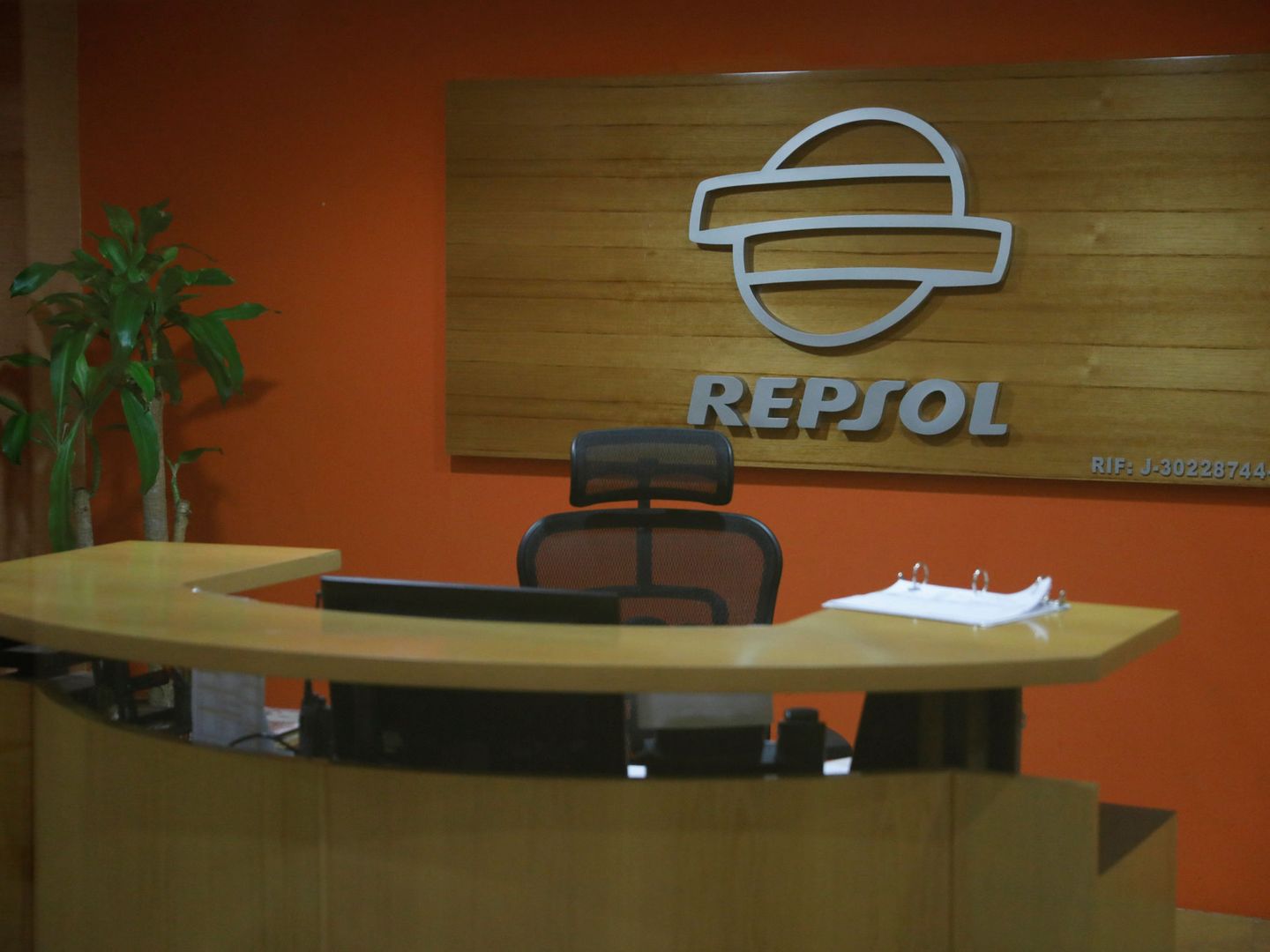 Oficina de Repsol en Venezuela. (Reuters)