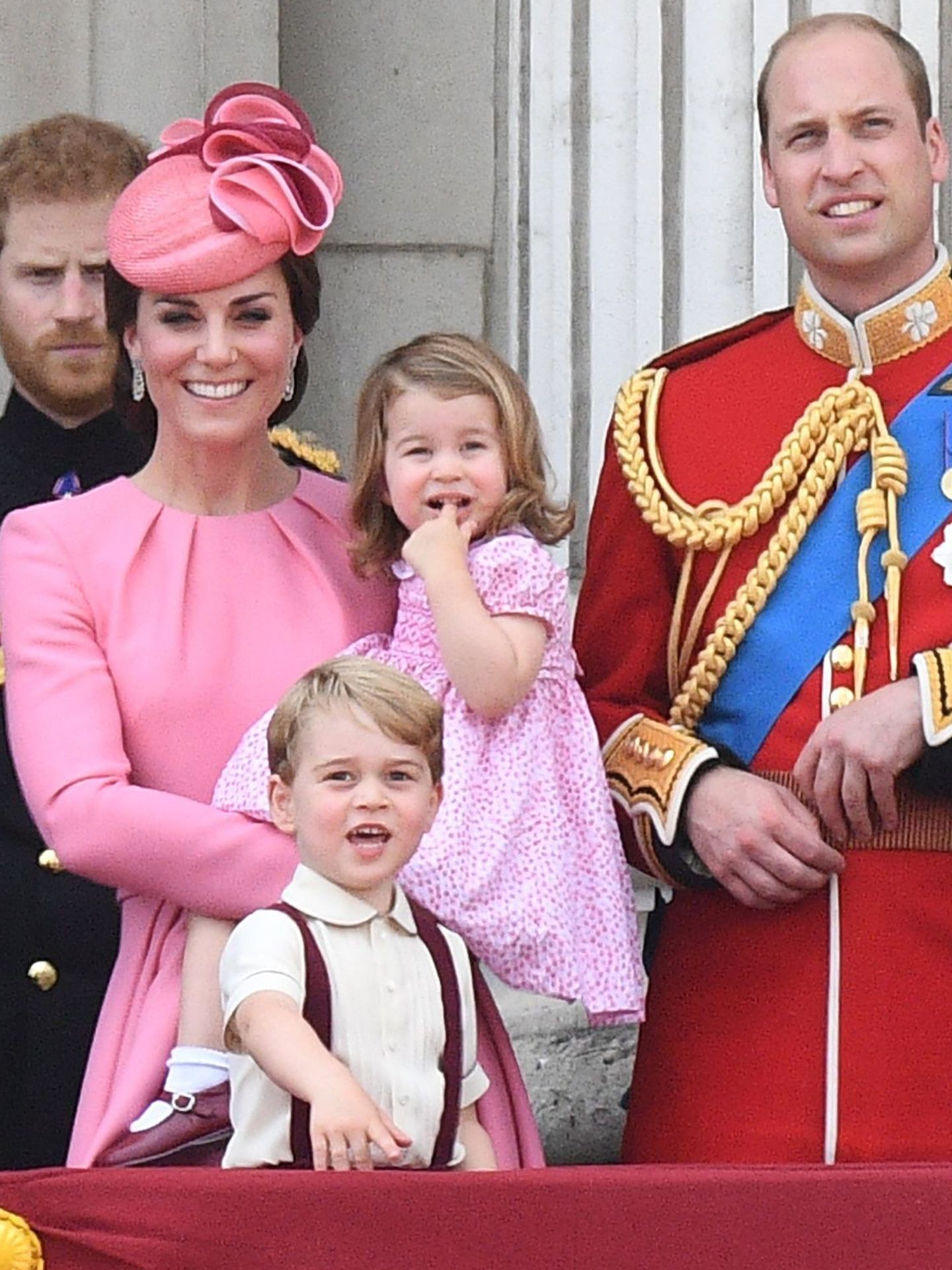 Английская семья видео. Королевская семья Великобритании принц Уильям. Принц Англии Уильям и Кейт. Кейт Королевская семья.