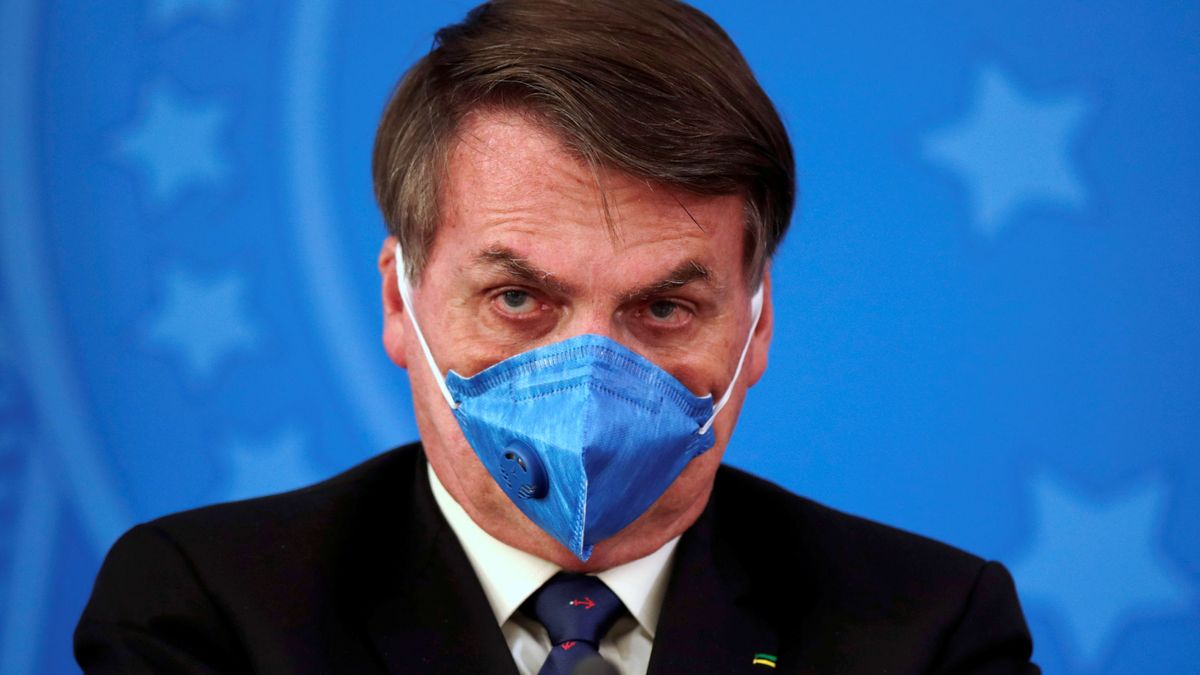 Bolsonaro asegura que el brasileño "no se contagia" por el virus aunque hay 77 muertos