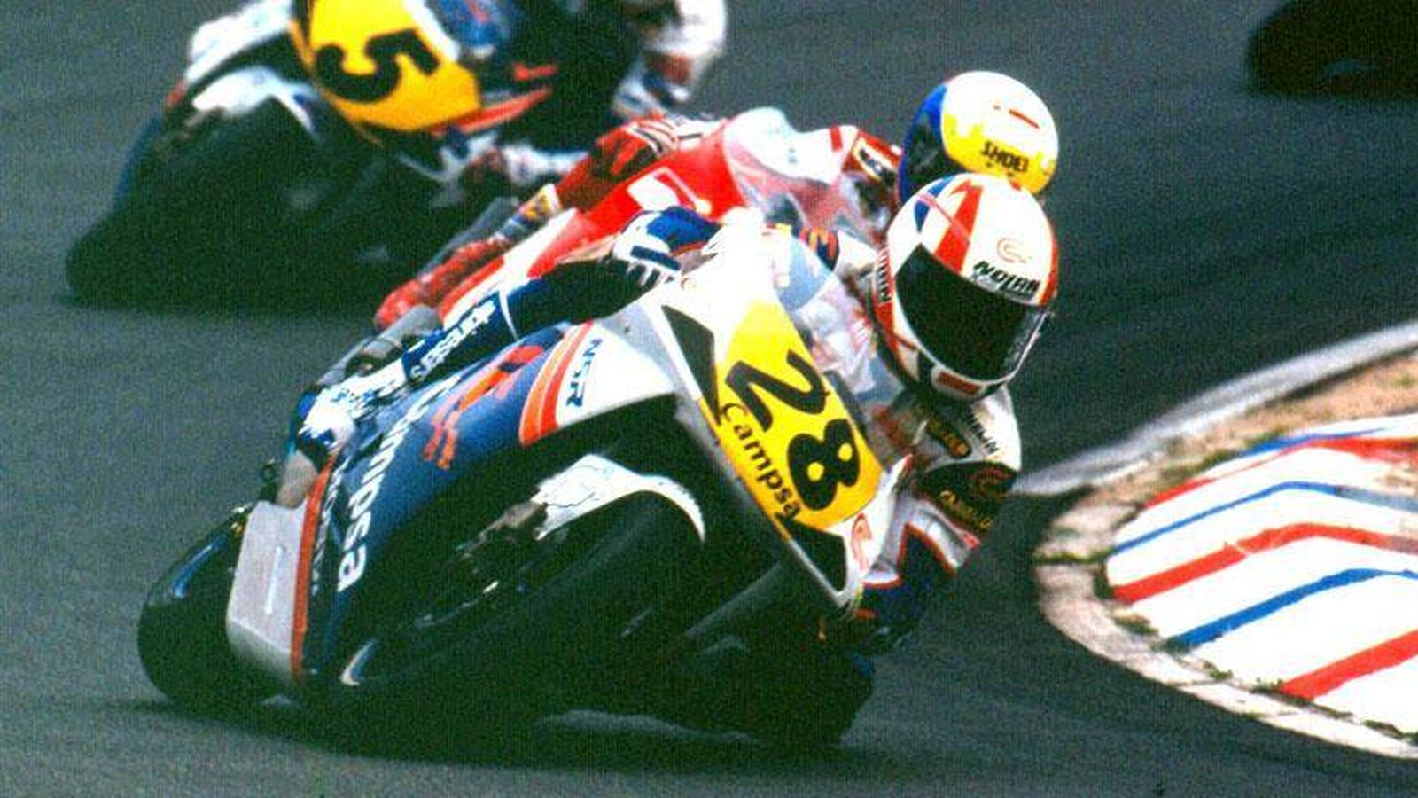 Foto: Álex Crivillé liderando el GP de Holanda de 1992 en Assen. (MotoGP)