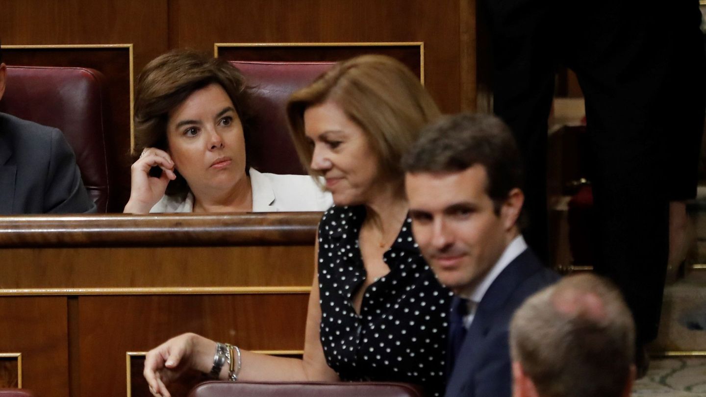 El presidente del Partido Popular, Pablo Casado, y las ahora exdiputadas María Dolores de Cospedal y Soraya Sáenz de Santamaría. (EFE)