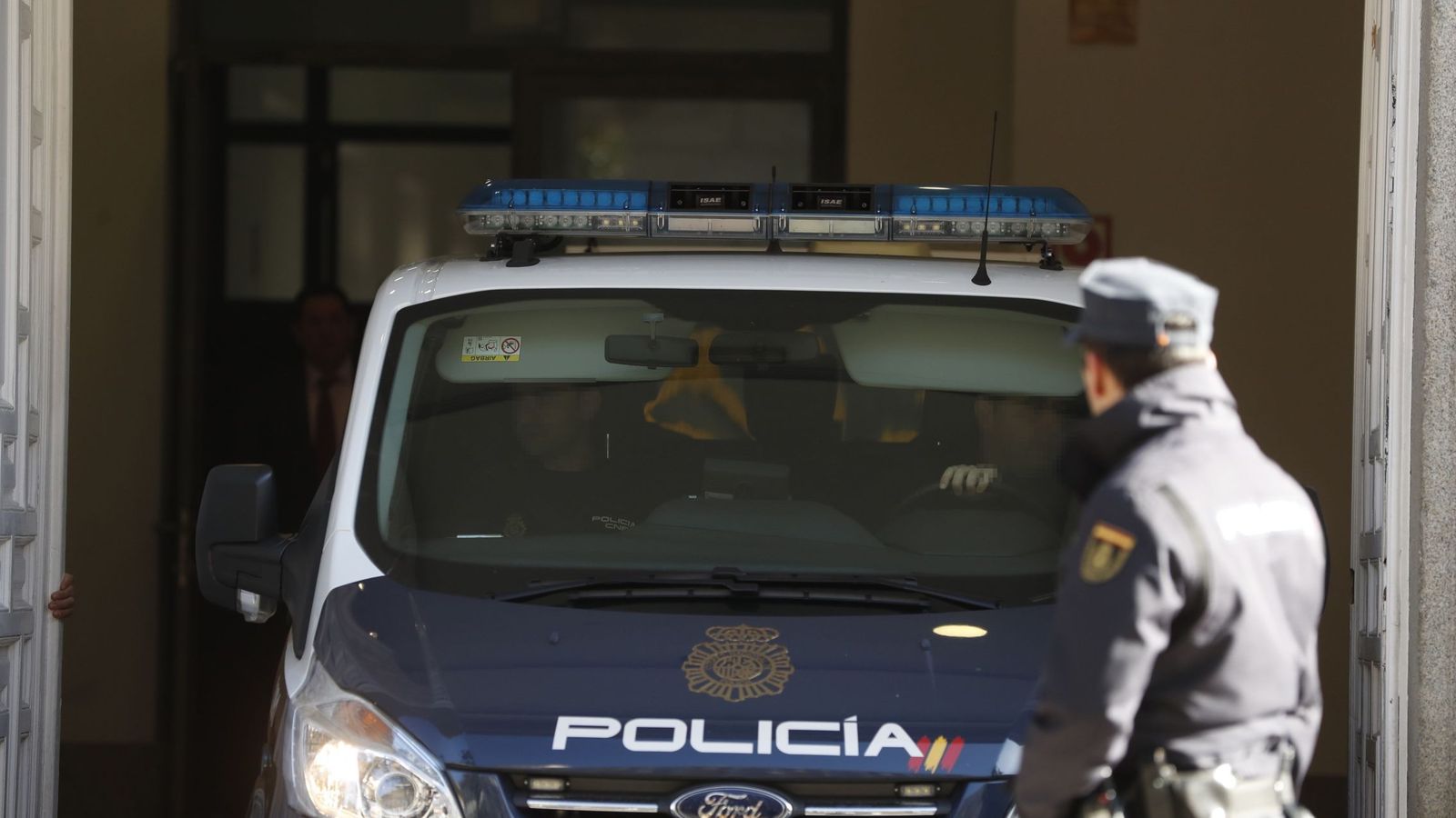 Foto: Furgón policial en el Supremo. (EFE)
