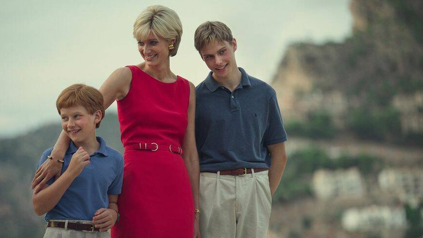  Harry, Diana y Guillermo en la T6 de 'The Crown'. (Netflix)