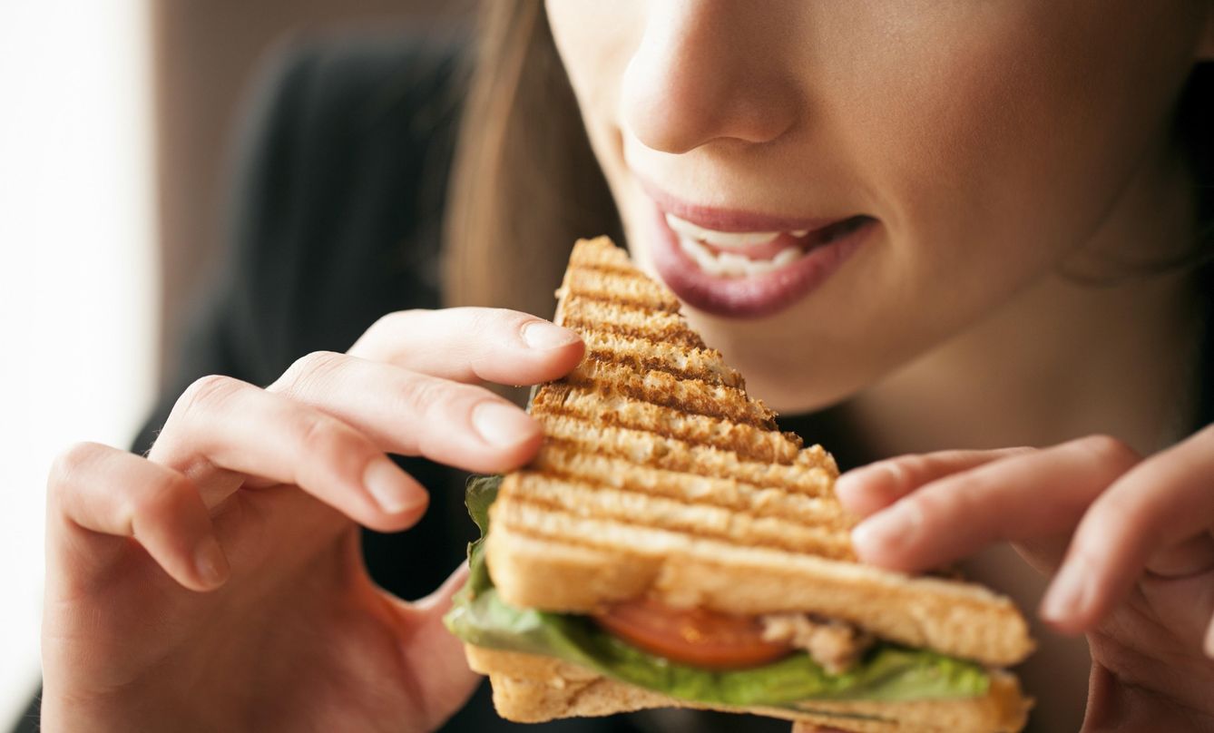 Un sándwich vegetal podría ser una de las seis comidas. (Corbis)