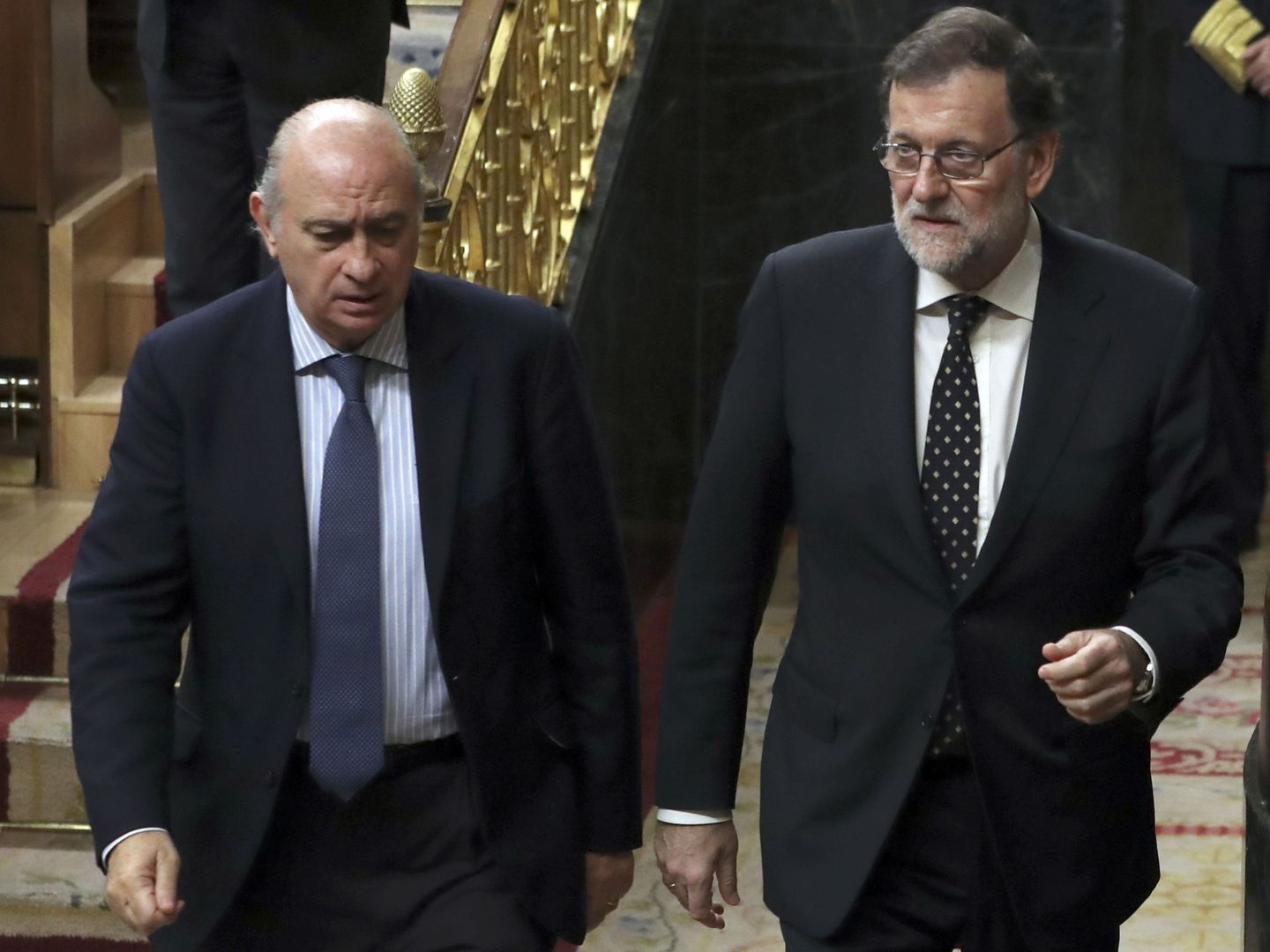 Mariano Rajoy y Jorge Fernández Díaz durante un pleno en el Congreso, en 2016. (EFE)