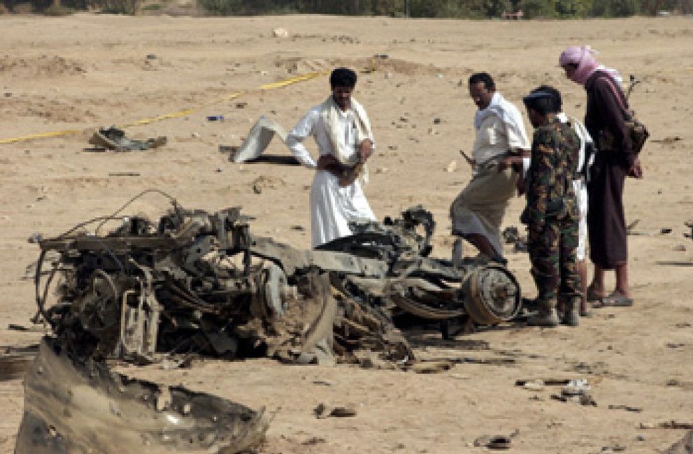 Foto: Las fuerzas de seguridad detienen a tres presuntos miembros de Al Qaeda en relación con el atentado en Yemen