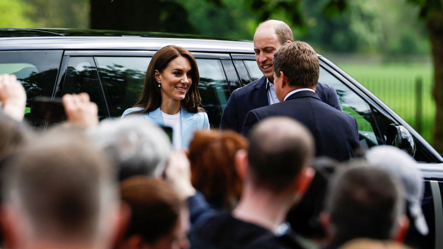Kate Middleton y Guillermo aparecen por sorpresa en Windsor. (Reuters)