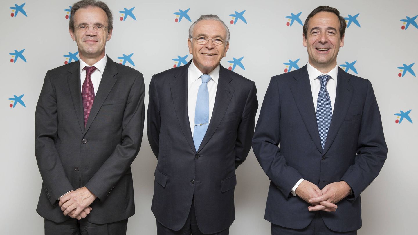 Jordi Gual, nuevo presidente de CaixaBank, Isidre Fainé y Gonzalo Gortázar. (CaixaBank)