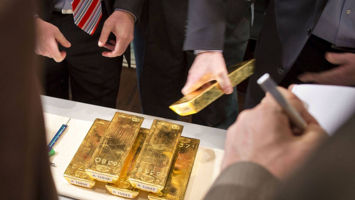 Las tres razones de UBS para apostar por un oro que está cerca de máximos históricos 