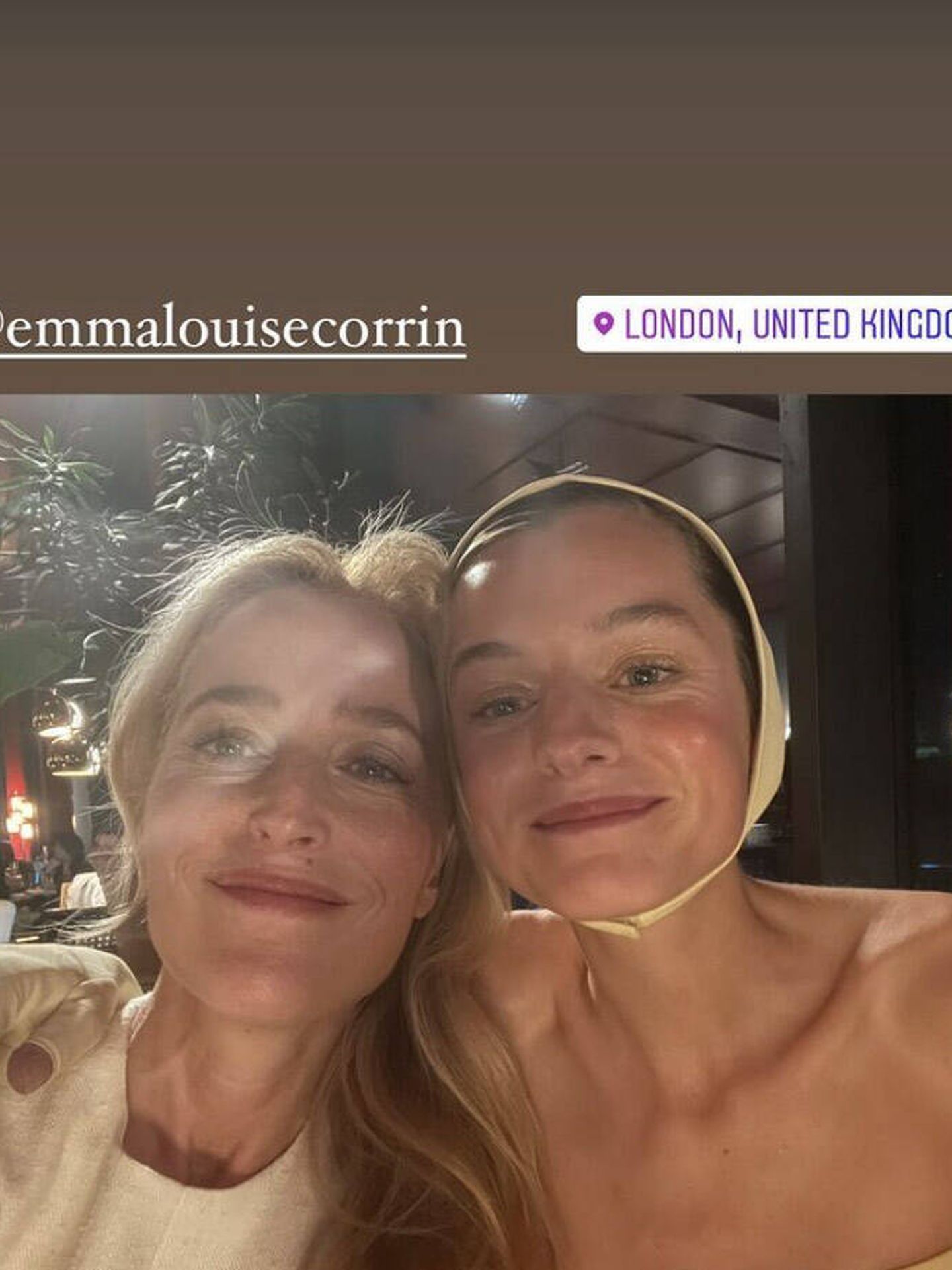 Gillian Anderson y Emma Corrin. (Instagram)