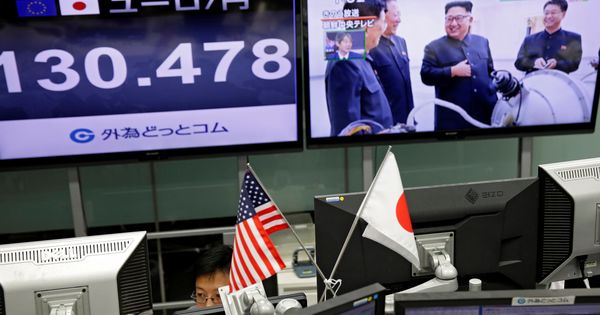 Foto: Un trader en la bolsa de Tokio mientras la televisión difunde noticias sobre el último ensayo nuclear norcoreano. (Reuters)