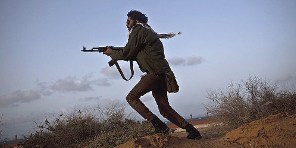 Foto: Los rebeldes libios llaman a un cerrajero para 'limpiar' el Banco Central