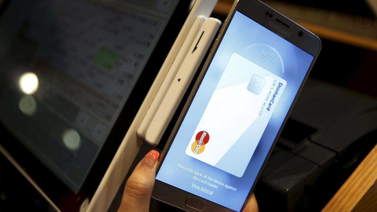 Foto: Demostración del sistema de pagos móviles Samsung Pay (Foto: REUTERS/Kim Hong-Ji)