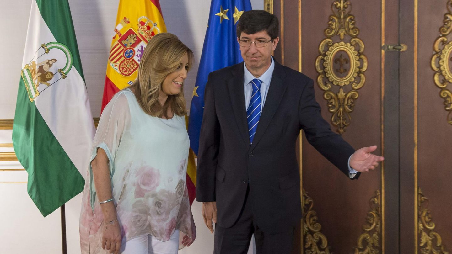La presidenta de la Junta de Andalucía, Susana Díaz, y el líder de Ciudadanos, Juan Marín. (EFE)