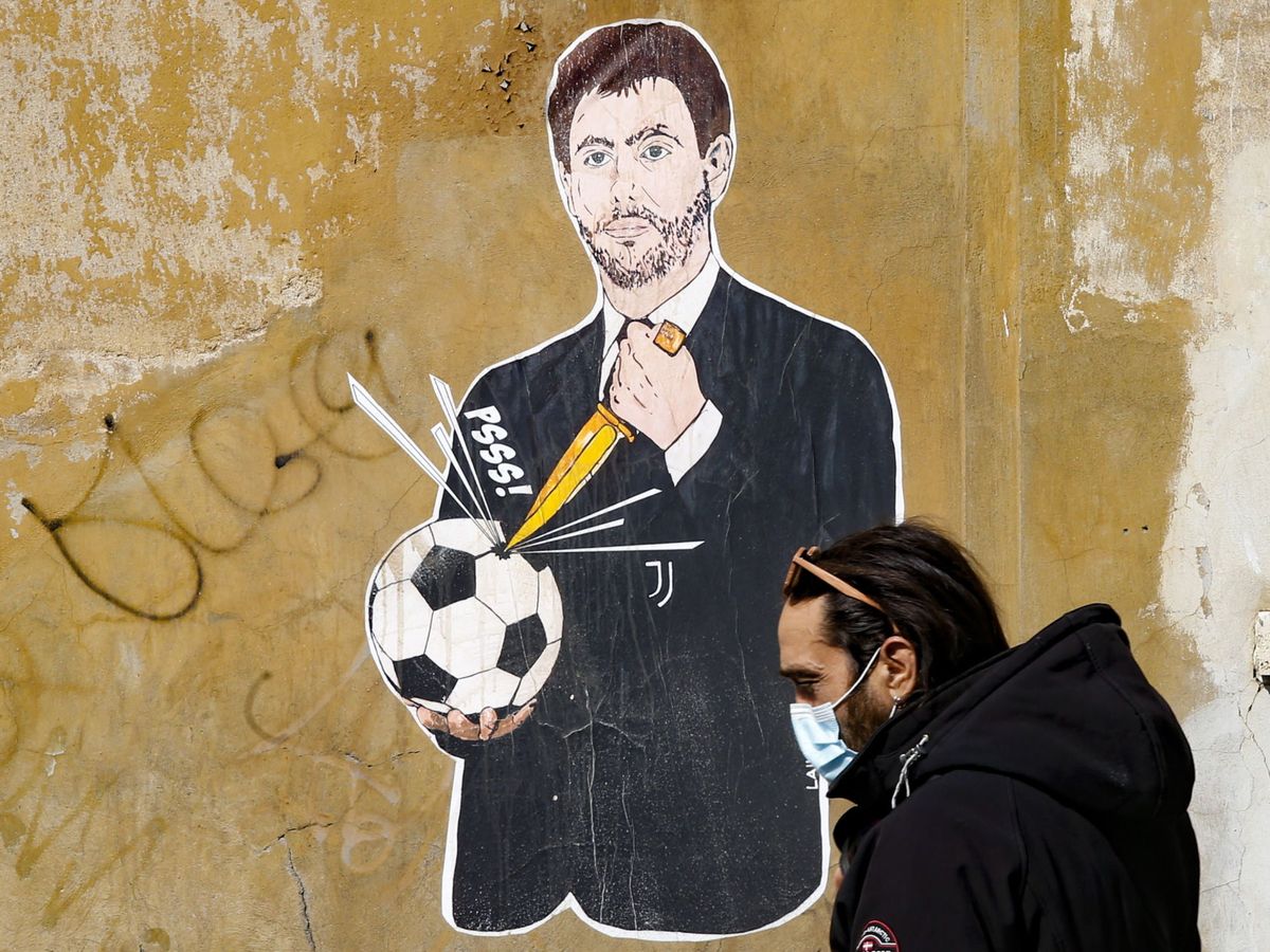 Foto: Grafiti contra Agnelli, presidente de la Juventus, en las calles de Roma. (EFE)