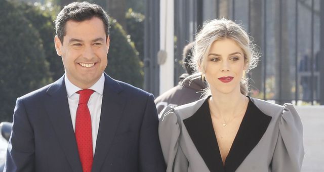 El presidente de la Junta de Andalucía y su esposa. (EFE)
