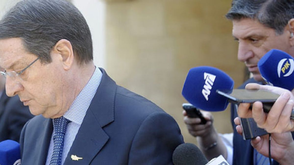 Chipre vuelve a cerrar la financiación de los bancos y aumenta su dependencia del BCE