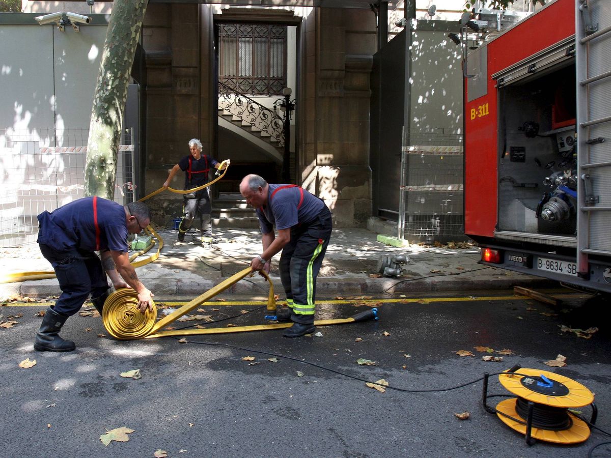 Foto: Una fuga de agua inundó el Palau de Justicia de Barcelona y paralizó la actividad judicial en 2009. (EFE/Julián Martín)